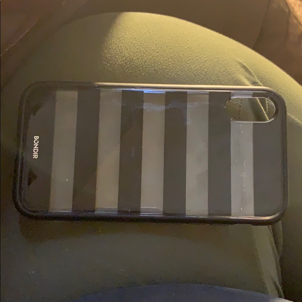 I’m selling an iPhone XR phone case